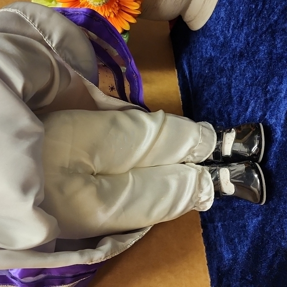 Connie Walser Derek,  Porcelain Doll. AEL 2005  20" - Picture 6 of 16